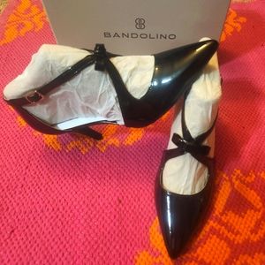 Strappy small heel black pumps with bow